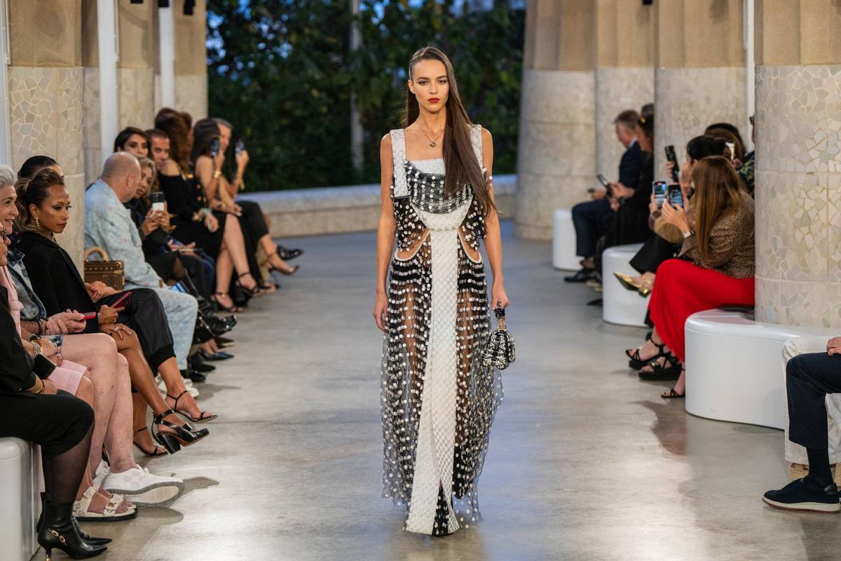 Louis Vuitton presenta en el Park Güell su colección Crucero 2025