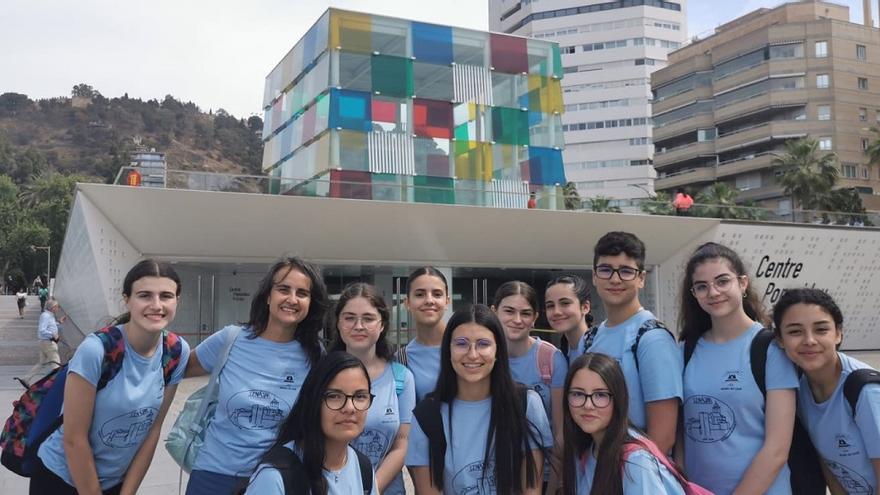 Los alumnos del instituto de Iznájar promocionan &quot;la localidad más bonita para visitar en mayo&quot;