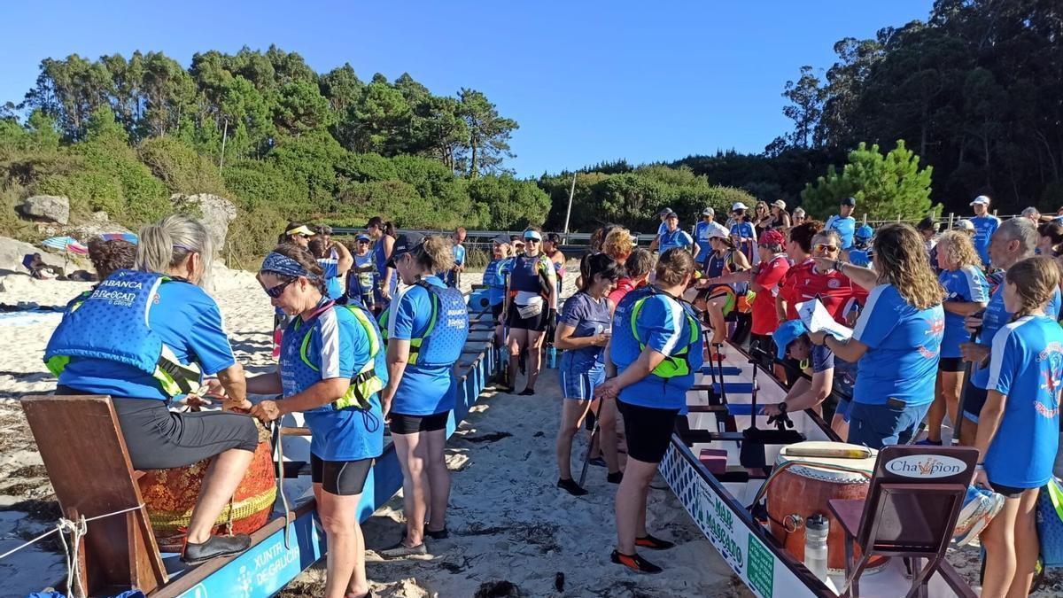 La segunda edición de la Travesía Barca de Pedra une deporte y tradición jacobea en Galicia