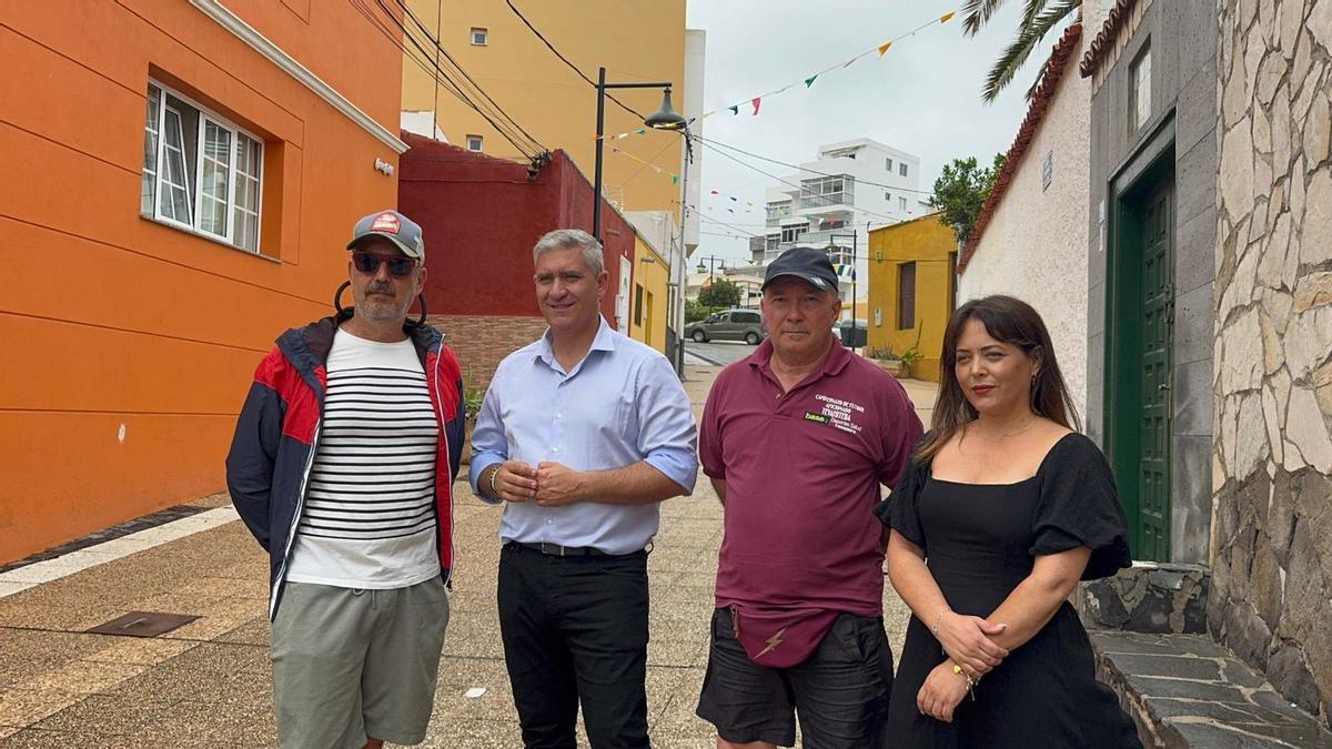 Hernández comprueba el estado de los trabajos en Bajamar.