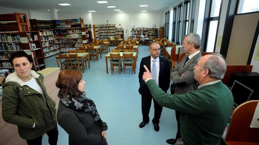 La visita de Alfonso Rueda a Catoira.