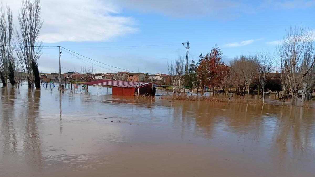 El río Guareña se desborda en Vadillo
