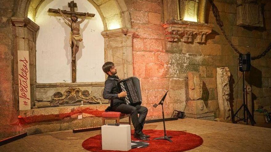 El serbio Nikola Tanaskovic, durante el concierto inaugural tras la presentación del festival.