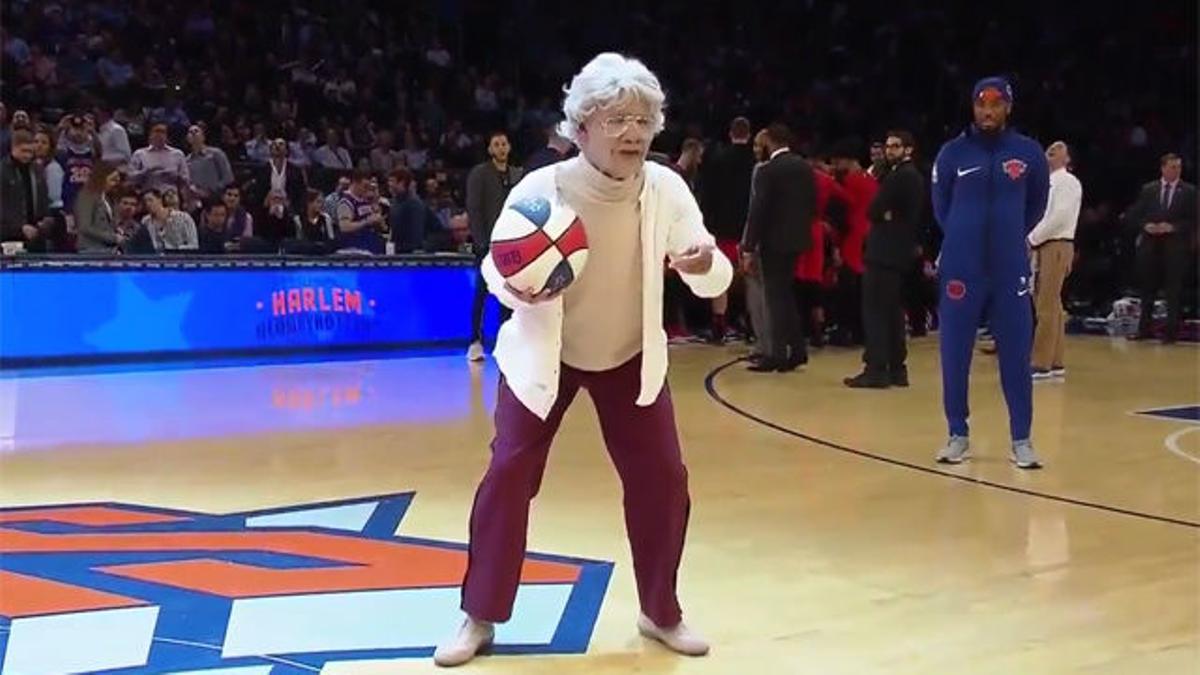 ¿Le superas? La abuela malavarista con un balón de baloncesto