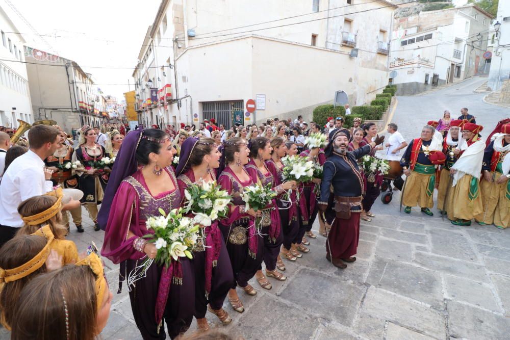 Ofrenda de flores a la patrona de Castalla