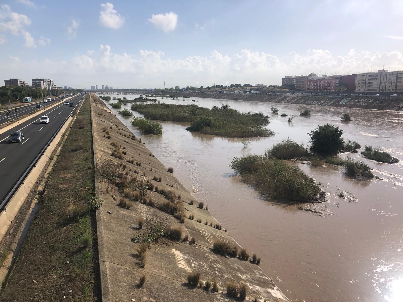 El nuevo cauce del Turia, a rebosar