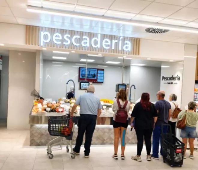 Froiz abre un nuevo supermercado en Sanxenxo con 2.125 metros cuadrados, platos preparados y cafetería