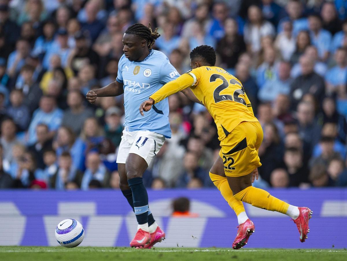 Doku en un partido del City ante los Wolves