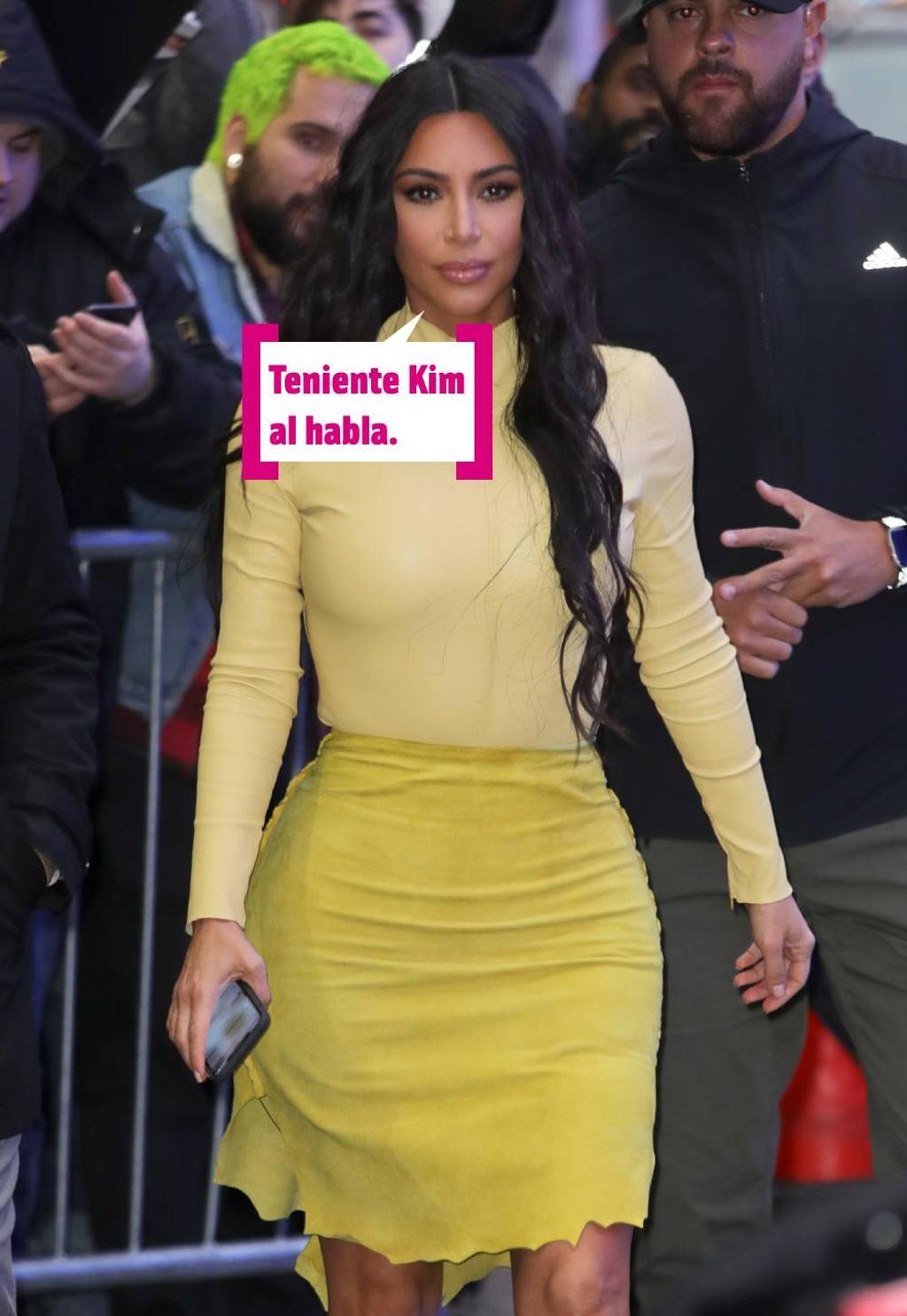 Kim Kardashian de amarillo
