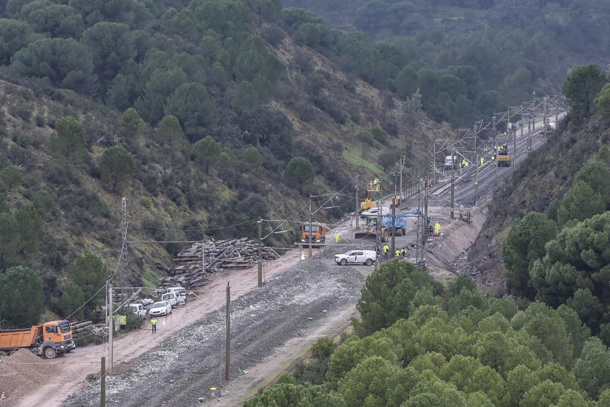 Un sindicat vol que s’investiguin 5 professionals d’Adif i dues empreses més