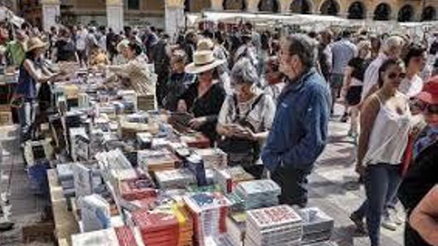 ¿Quieres que tu autor favorito te dedique un libro? Consulta aquí los horarios de las firmas