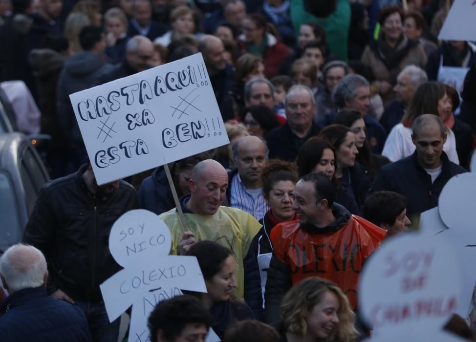 Dos mil vecinos secundan la marcha encabezada por niños y padres del CEIP Igrexa