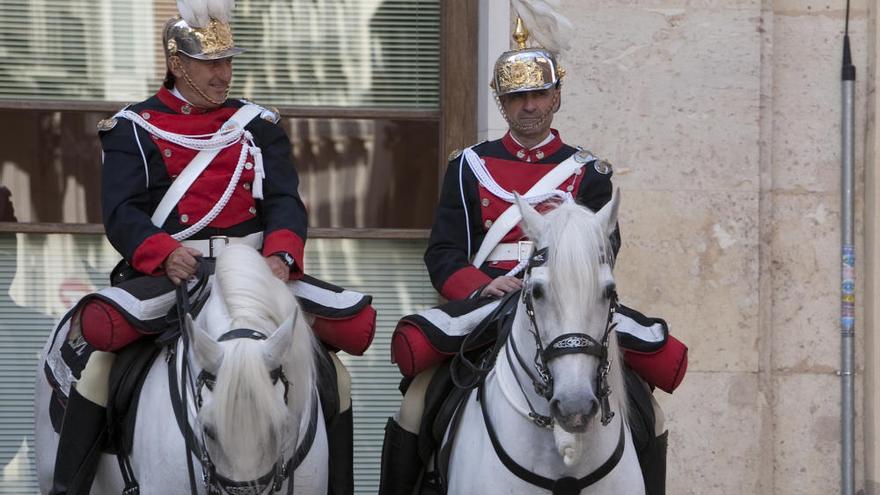 Los fieles salen a la calle con el Cristo del Sant Bult de Valencia