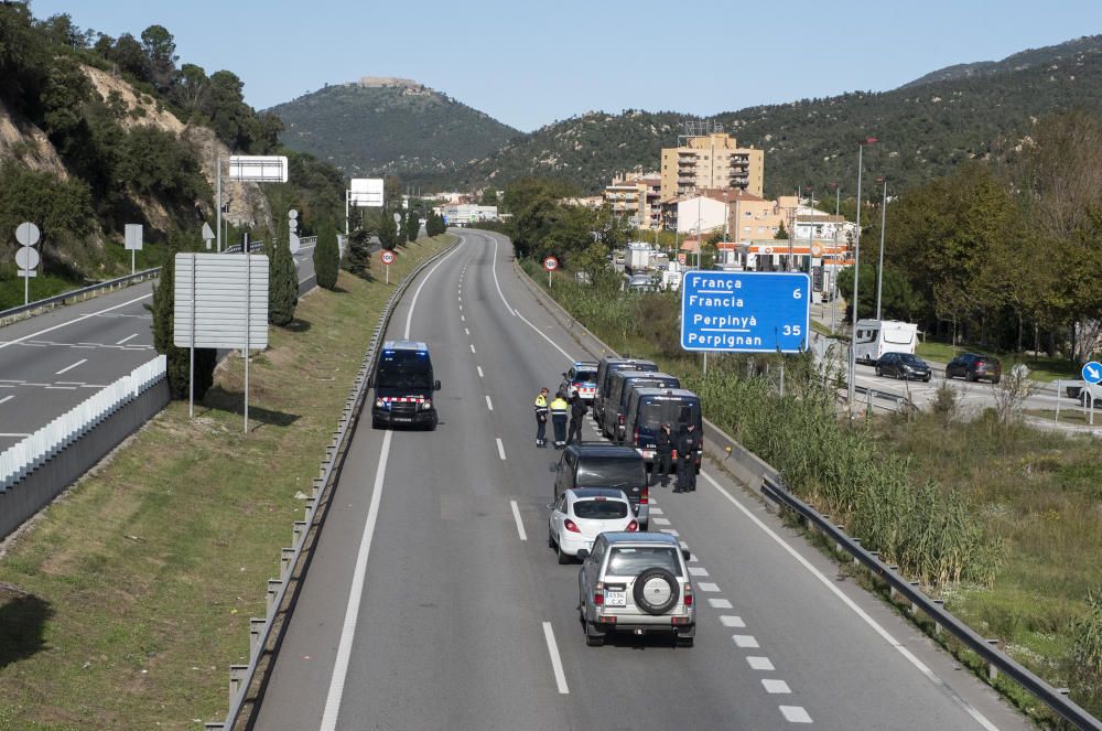 Una acció del Tsunami Democràtic talla l'AP-7 a la Jonquera