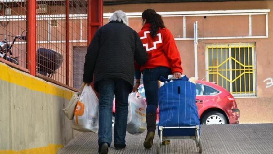 El 52 % de las personas atendidas por Cruz Roja come menos de lo que toca