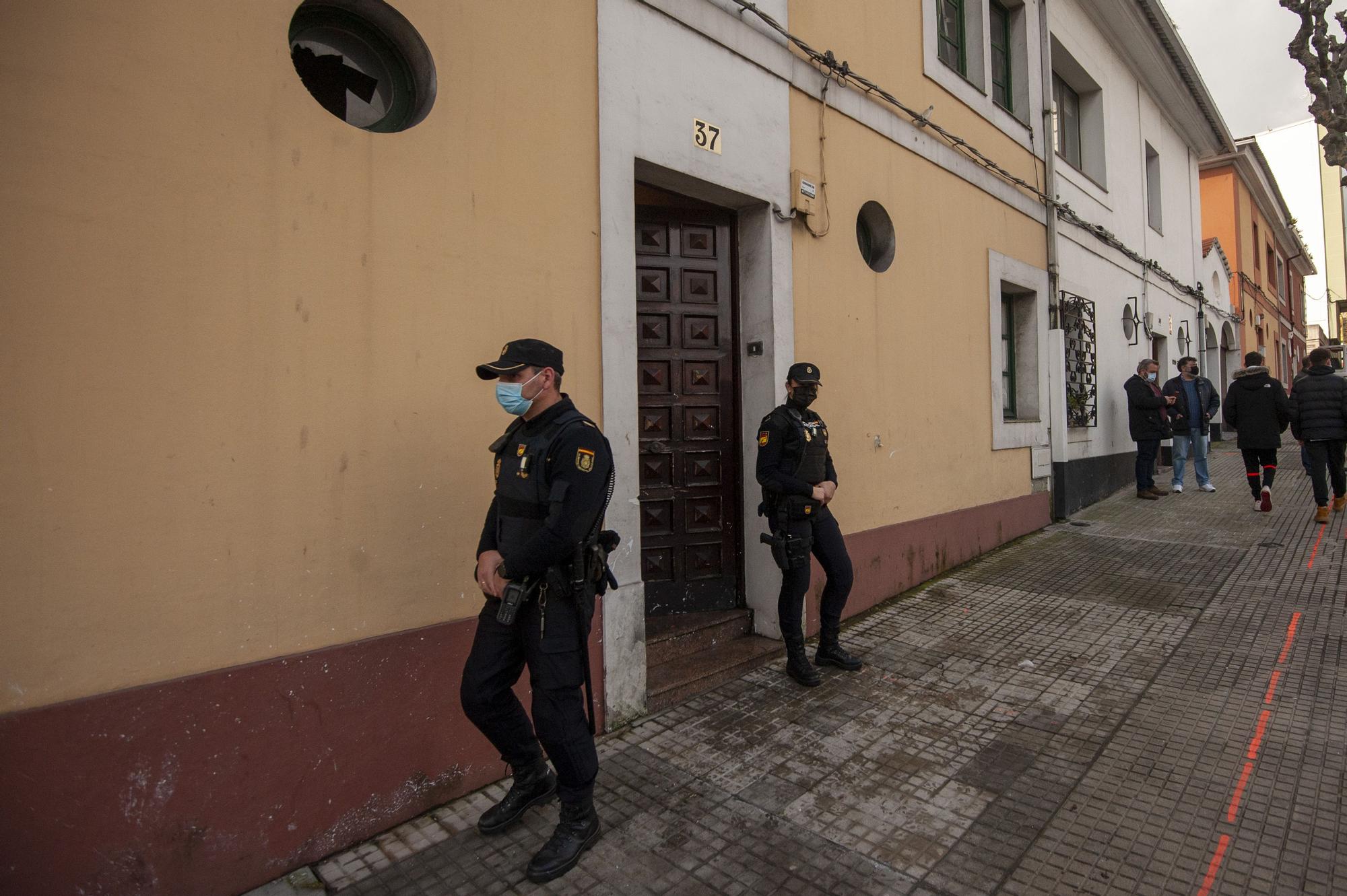 Desalojo de la casa donde un ocupa dio un machetazo en la cabeza a otro