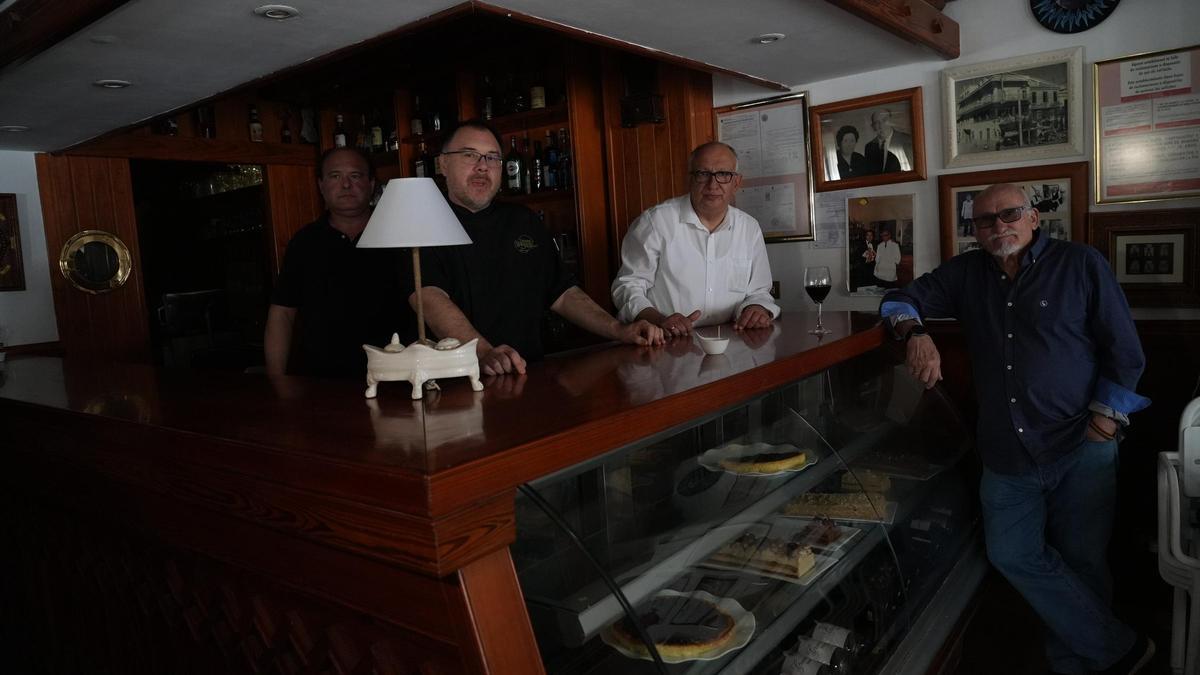 Un restaurante del Grau de Castellón durante el tiempo que duró el apagón.