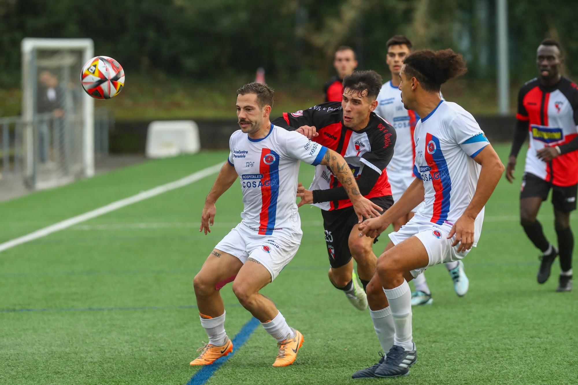 Las mejores imágenes de la victoria del Arosa ante la Unión Deportiva Ourense (1-0)