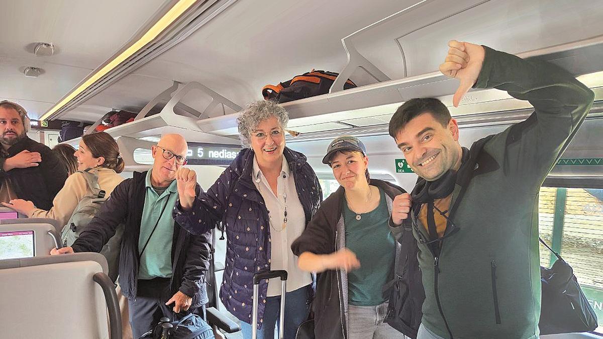 Los pasajeros del primer AVE Vigo-Madrid tuvieron que soportar un gran retraso