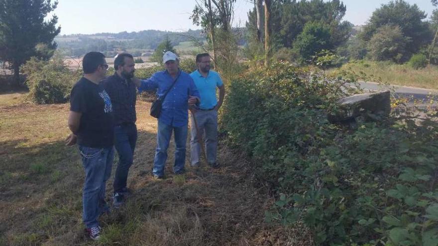 Granja, Cuiña, González Alén y Medela examinaron ayer el conjunto histórico de Alperíz.