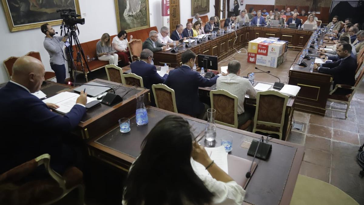 Pleno de la Diputación de Córdoba amtes de las elecciones del 28M.