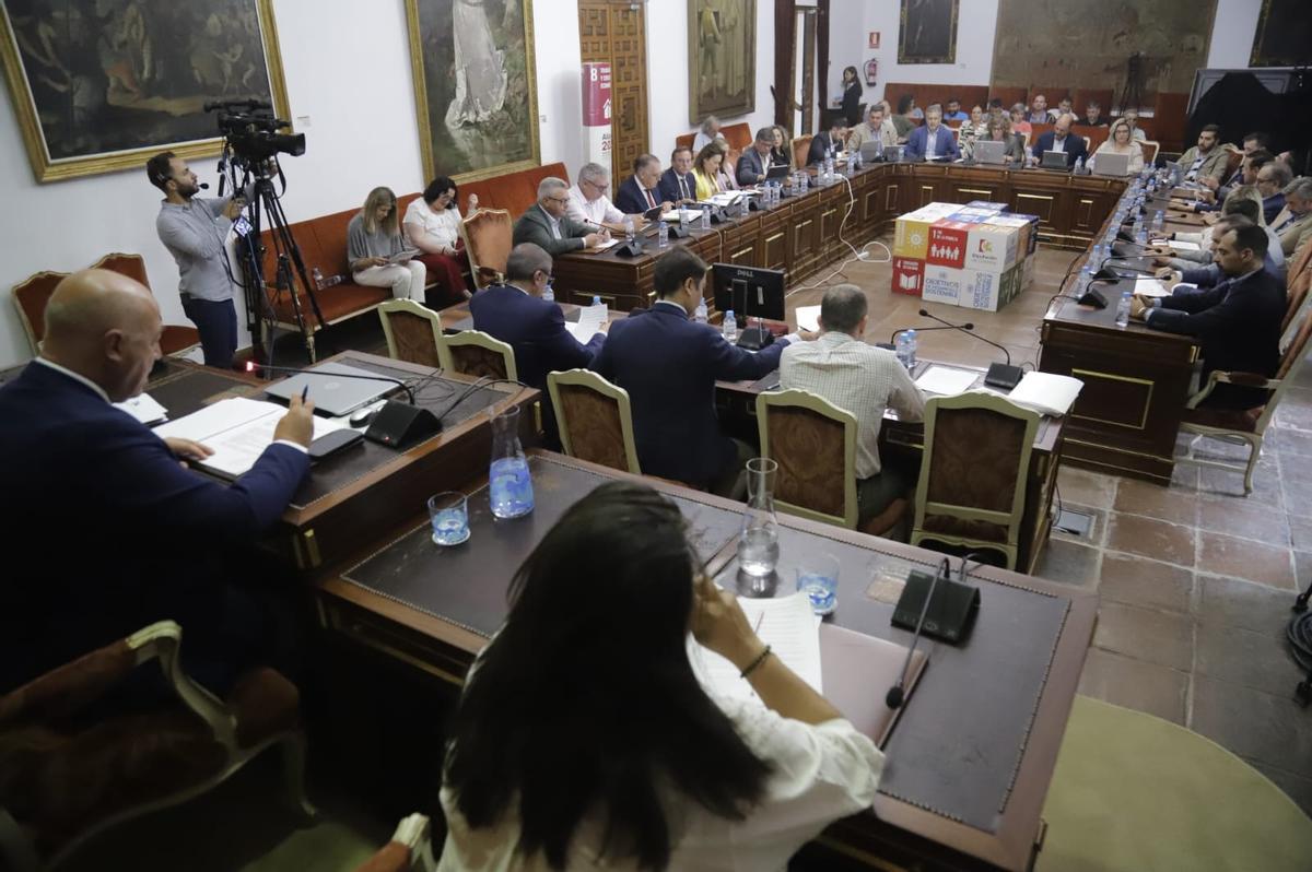 Pleno de la Diputación de Córdoba amtes d elas elecciones del 28M.