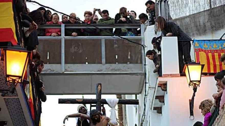 Uno de los pasos de Santa Cruz, que en 2007 pidió la Rambla como Carrera Oficial