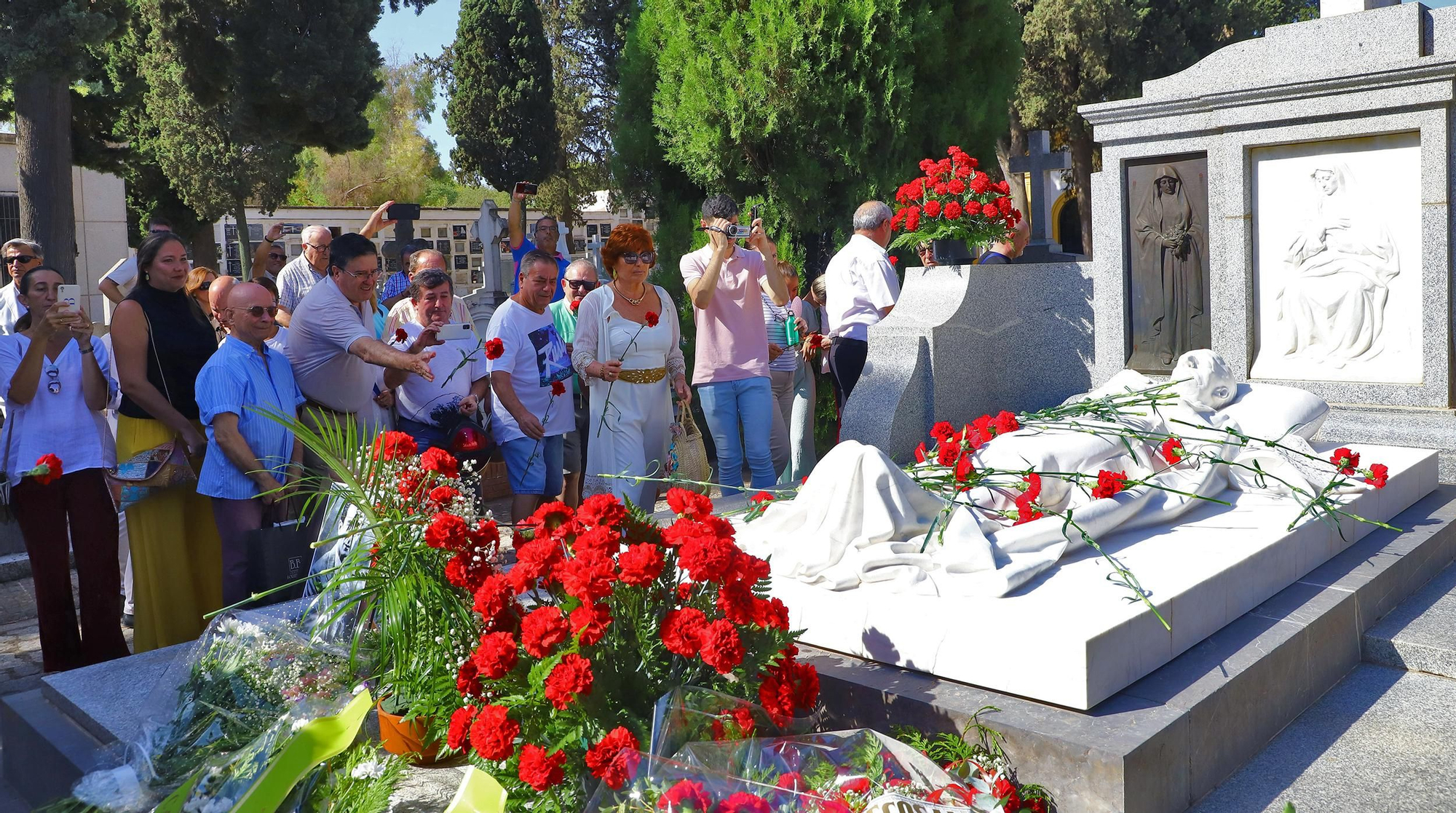 Ofrenda floral en el 75 aniversario de la muerte de Manolete