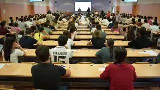 Casi 120.000 alumnos andaluces han recibido 275 millones en becas del Gobierno de España este curso