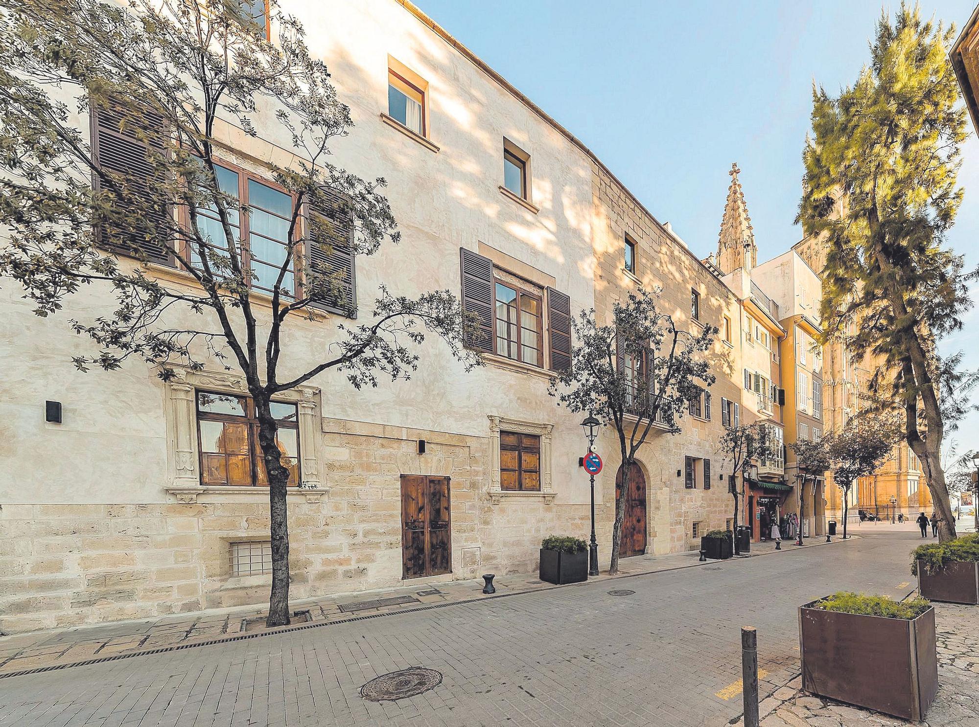 Fachada de Can Cirera, ubicado a escasos metros de la Seu.