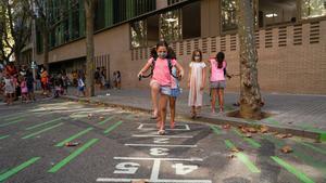 Un entorno escolar pacificado permite que el alumnasdo pueda jugar en la calle.