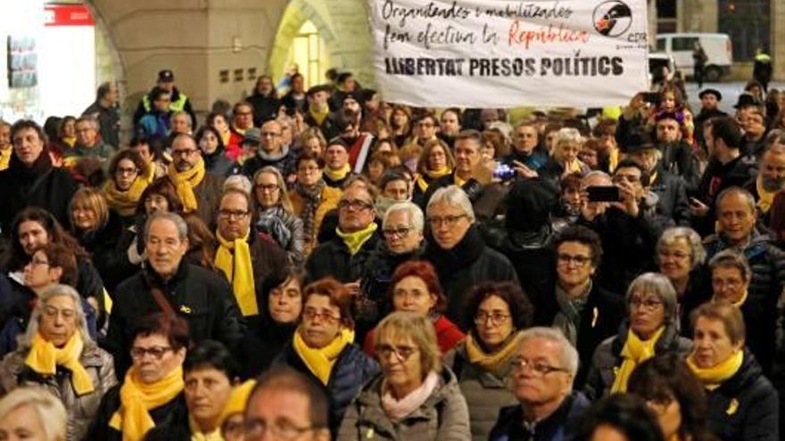 Unes 300 persones van participar en l&#039;acte, ahir a la tarda.