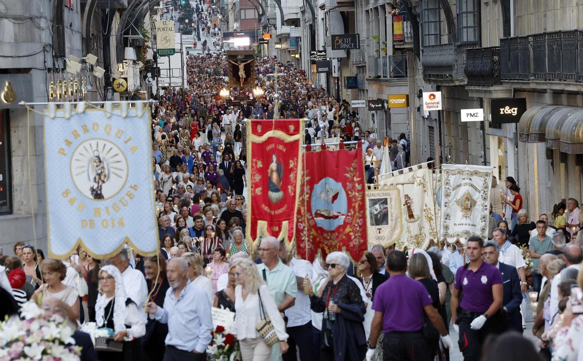 Misa y procesión del Cristo de la Victoria de Vigo, en imágenes