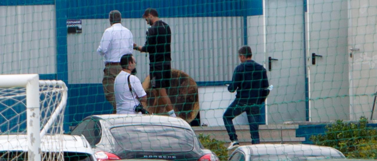 Enrique Ortiz, Sergio Mora y Carmelo del Pozo, camino de los barracones de Fonrtcalent.