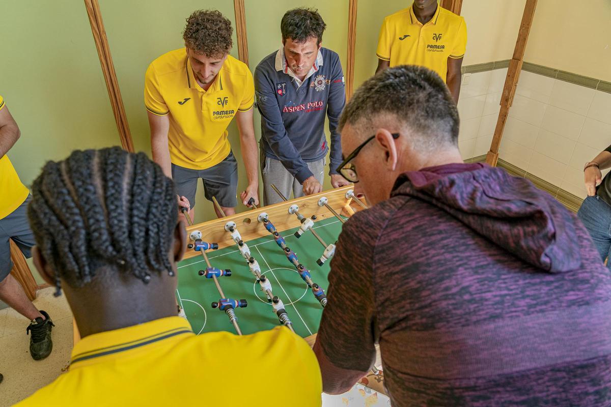 Los componentes del juvenil A del Villarreal CF han forjado un vínculo especial con El CAU de Castelló.