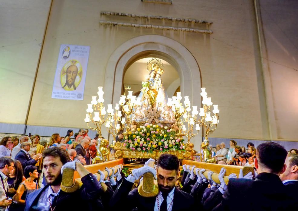 Procesión de la Virgen de la Salud en Elda