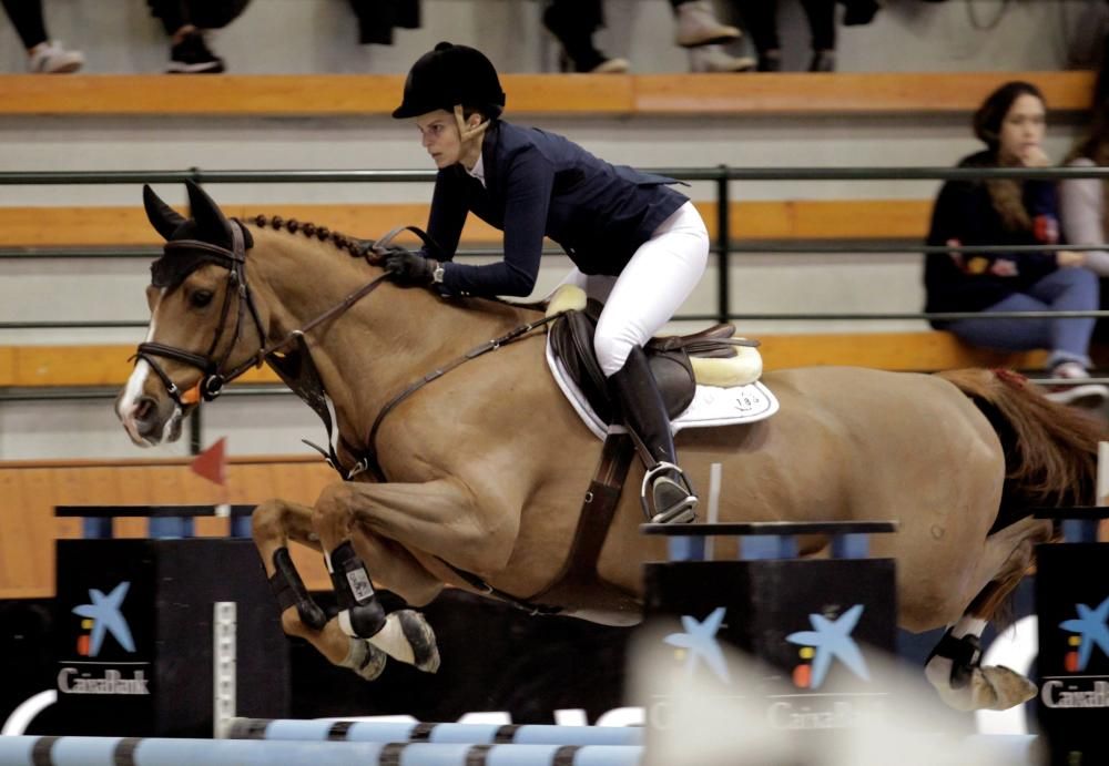 La amazona griega Athina Onassis montando a Casquell, durante el Concurso de Saltos Internacional de A Coruña que se celebra en el recinto hípico de Casas Novas.