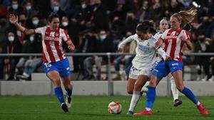 Nahikari García en una acción ante el Atlético de Madrid