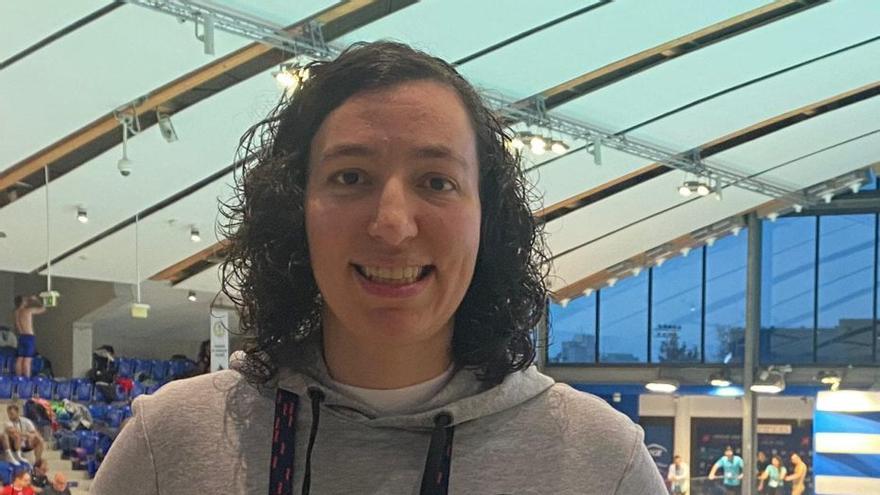 Cristina Lázaro, con la camiseta del Club Natación Zamora. | FIRMA DE FOTO