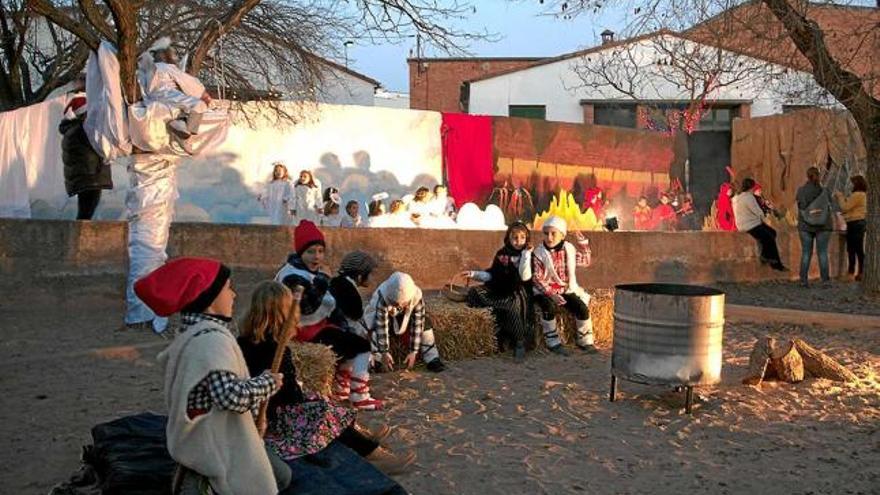 Un dels quadres escènics de la tercera edició del pessebre vivent, on participen un centenar de nens