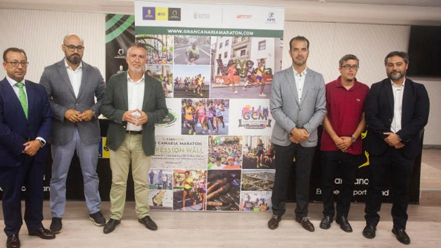 Asistentes al acto de presentación del Cajasiete Gran Canaria Maratón.