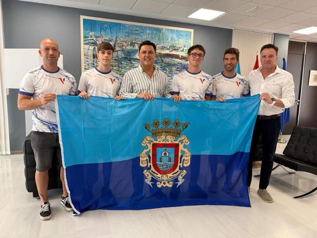 Hugo Pérez, en una recepción con el alcalde de San Javier, José Miguel Luengo, y el concejal de Deportes, Sergio Martínez