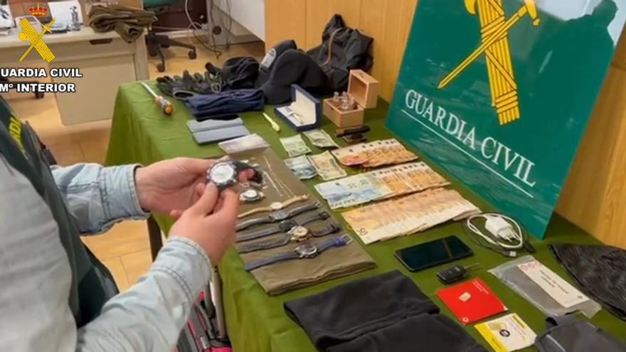 Desarticulada en Arteixo una banda que asaltó al menos 13 chalés en la comarca