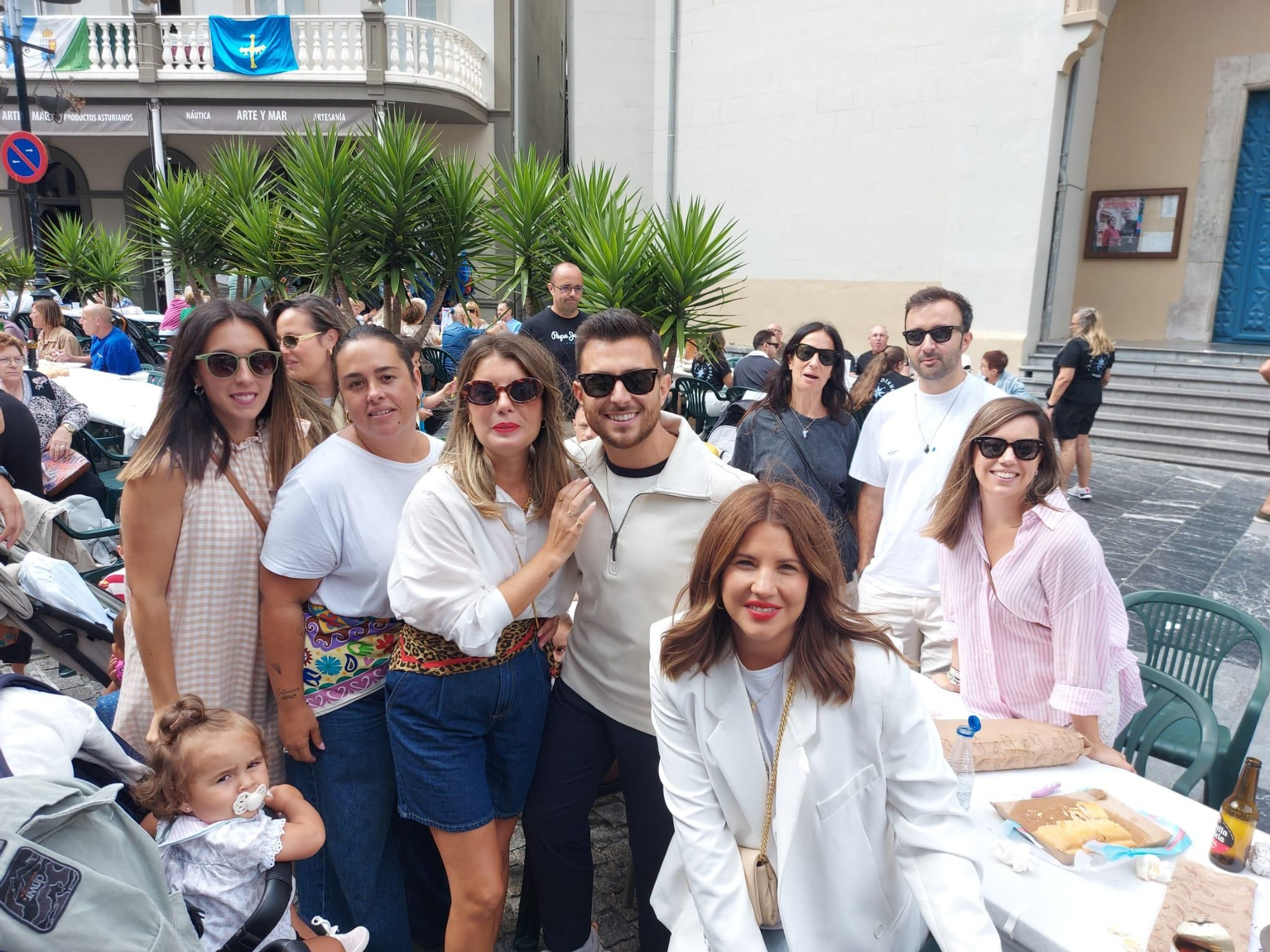 En imágenes: En imágenes: Más de 1.200 personas participan en la tercera comida en la calle de Cudillero