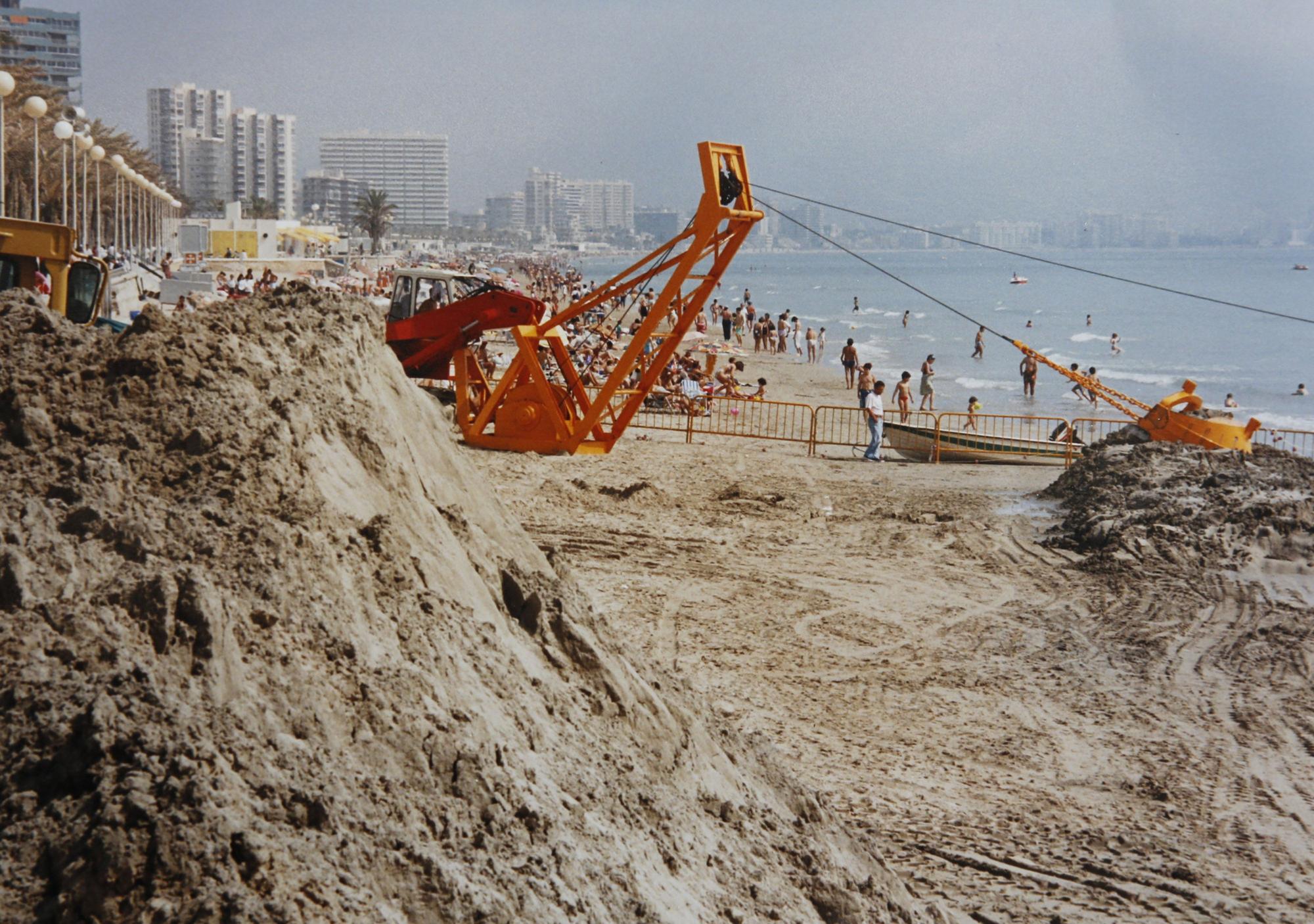 Así era la playa de San Juan antes y después de la regeneración de arena del año 1991