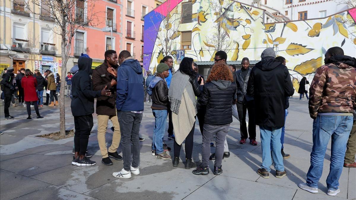 zentauroepp42534591 madrid 16 03 2018 concentraci n de inmigrantes en el barrio 180316104530