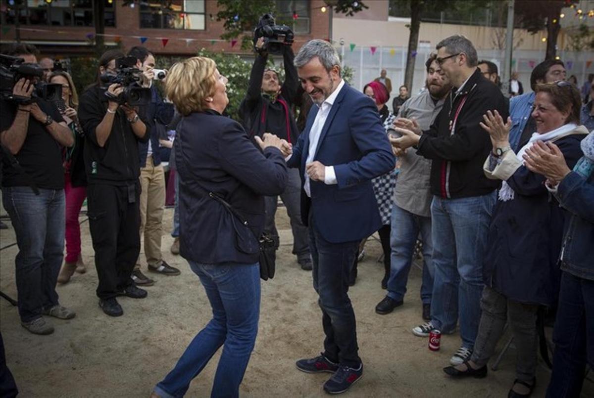 Jaume Collboni bailando en al acto de final de campaña del PSC.