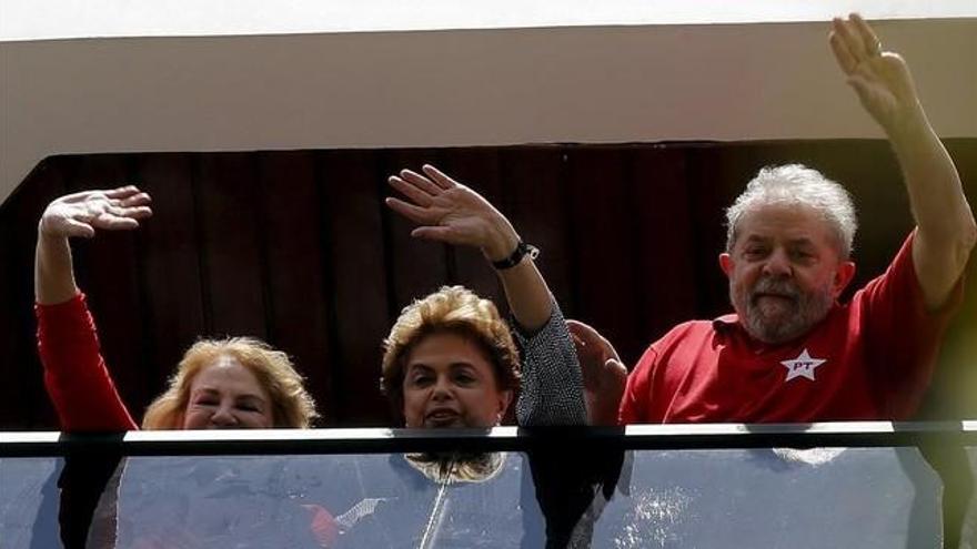 Lula y Rousseff pasan al contrataque en un Brasil dividido