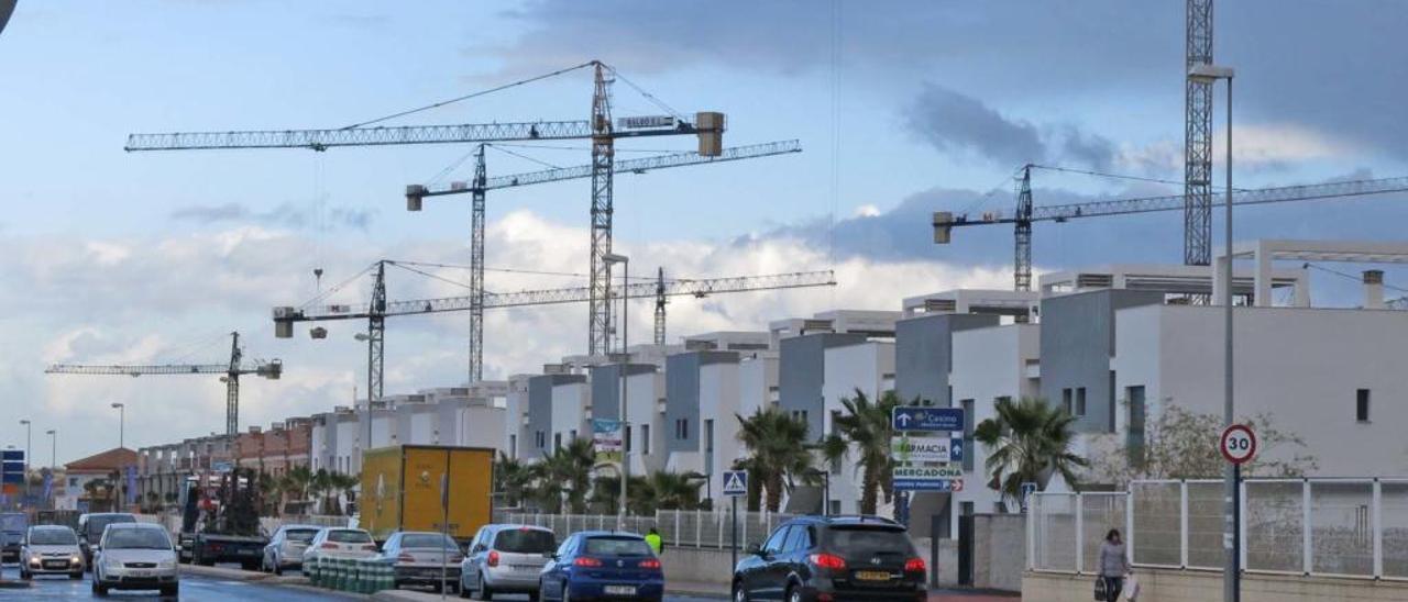 Orihuela Costa sigue situada entre las zonas con mayor actividad de construcción de vivienda turística en España tras la crisis.