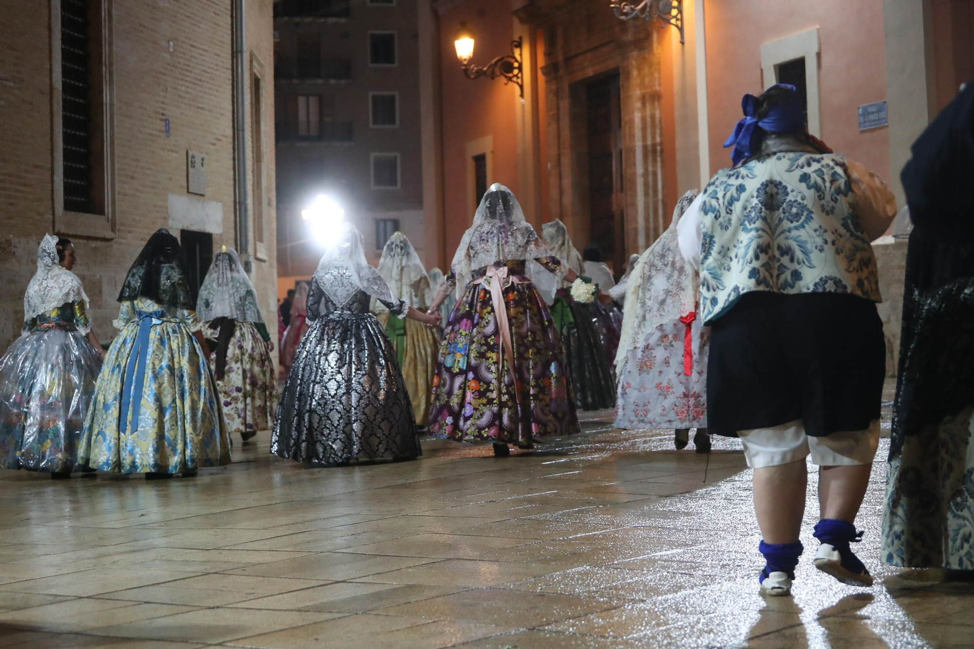 Búscate en el primer día de ofrenda por la calle de la Paz (entre las 21:00 a las 22:00 horas)